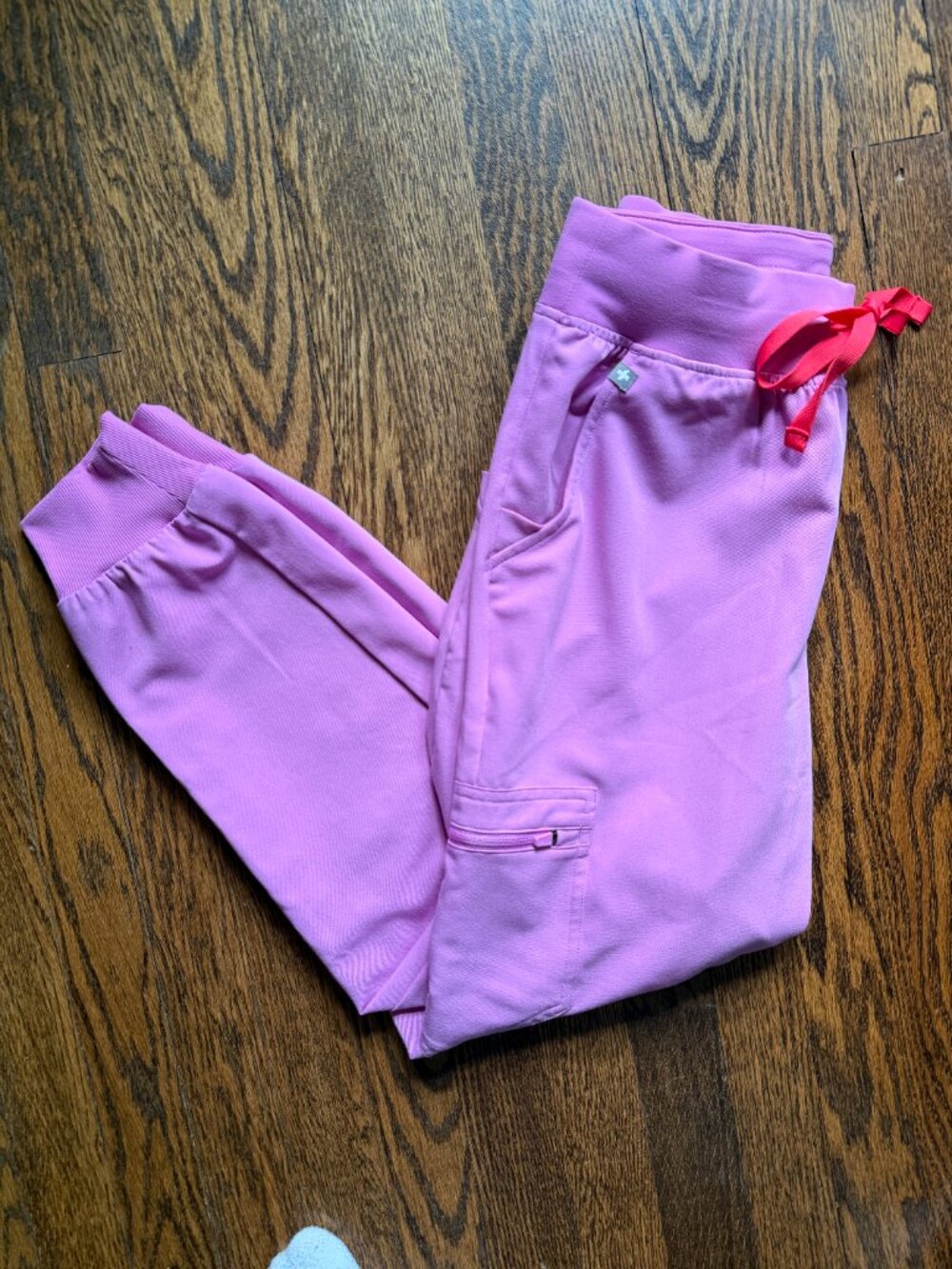 FIGS Scrub Set Pink Cloud XS top and XSP high waisted jogger - Picture 6 of 12